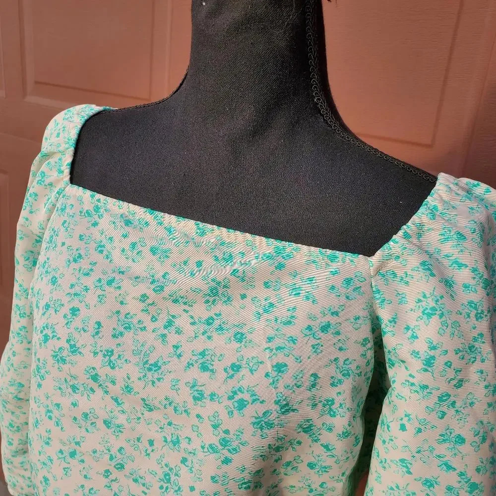 NWT Levi's Yvie Top Women's Large Crop Blouse Puff Sleeves Smocked Cropped Green - Picture 6 of 12